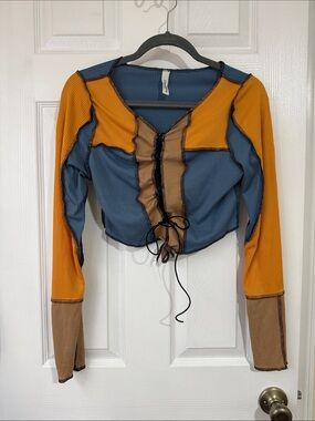 Lace-Up Colorblock Long Sleeve Crop Top